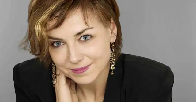 Portrait of Esther Perel